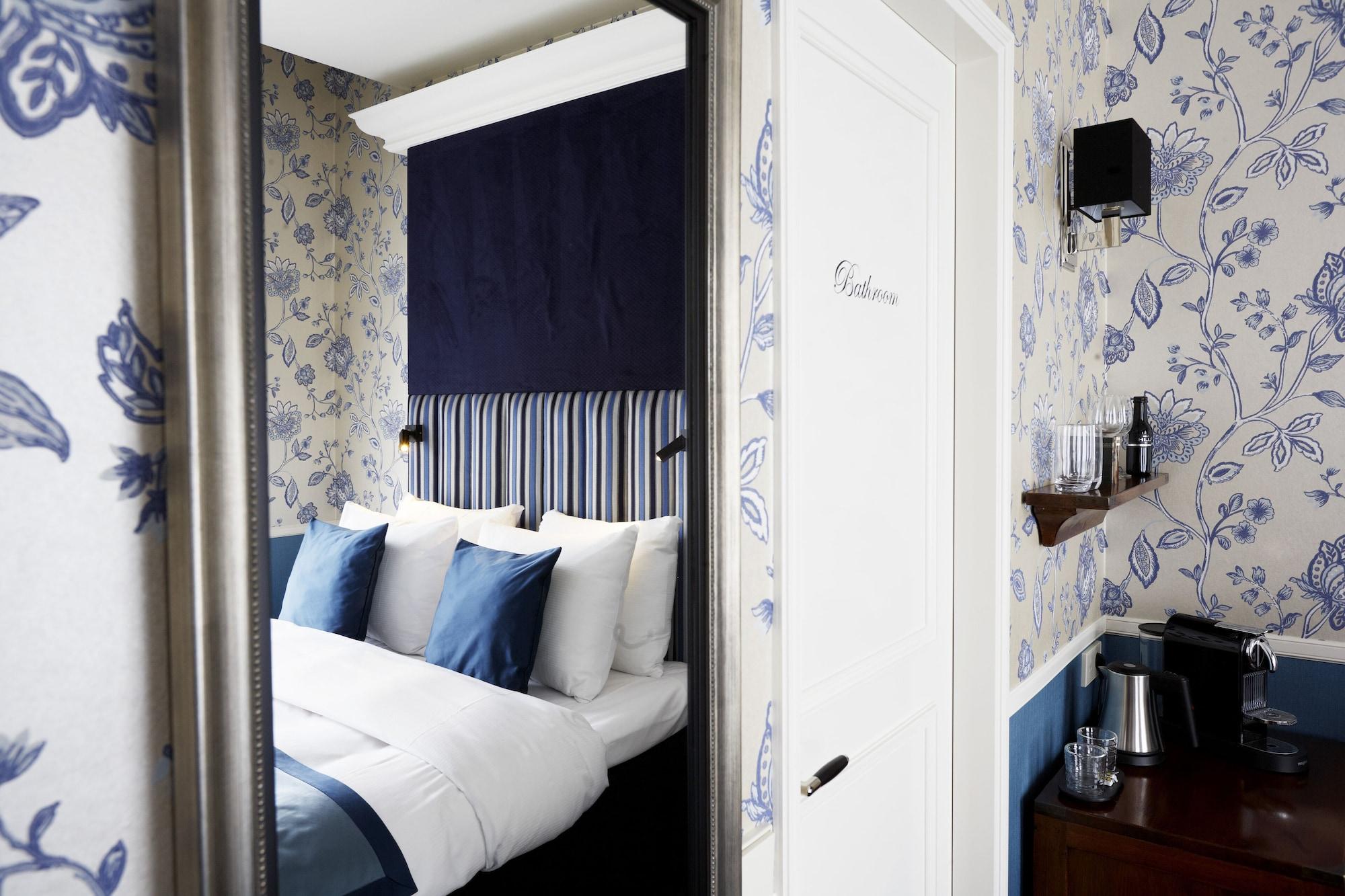 Carlton Ambassador Hotel The Hague Room photo