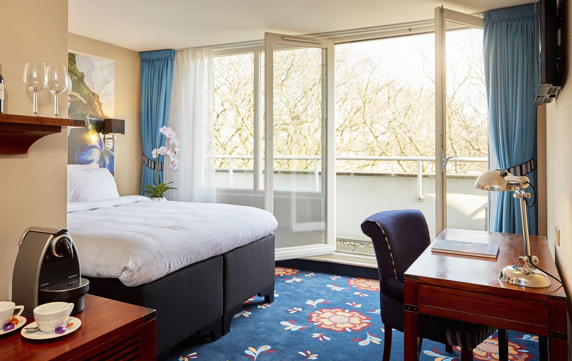 Carlton Ambassador Hotel The Hague Room photo